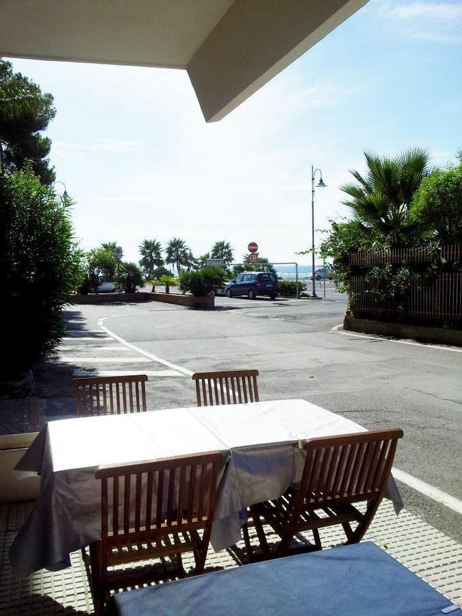 Hotel Le Nereidi Черво Екстериор снимка